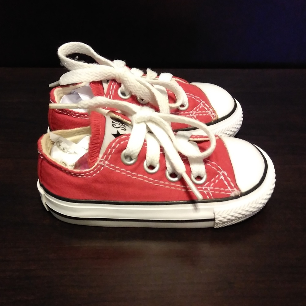 CONVERSE ALL STAR RED CHUCKS